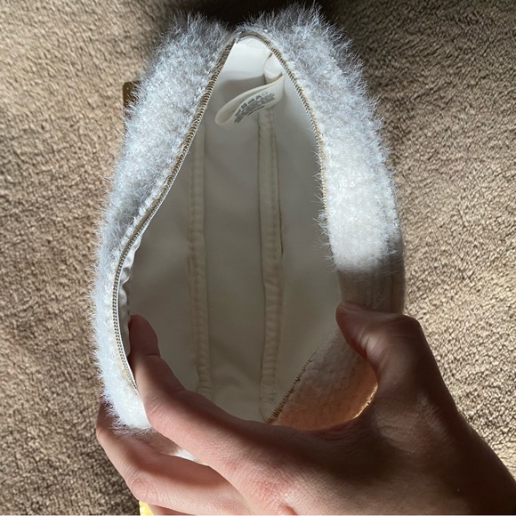 Chanel cosmetic bag - Picture 5 of 7